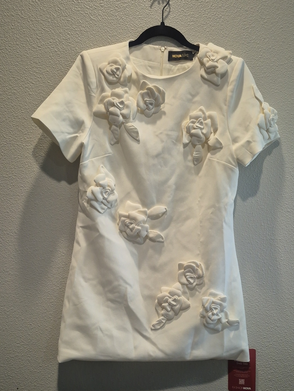 NOVA LUX  Off White Floral Appliqué Shift Dress